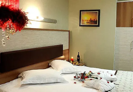 Ξενοδοχείο The Hera Premium 4*