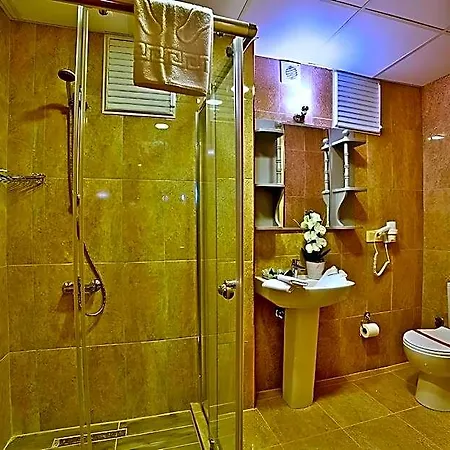 Szálloda The Hera Premium 4*