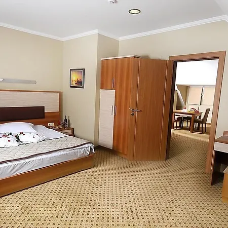 Szálloda The Hera Premium 4*